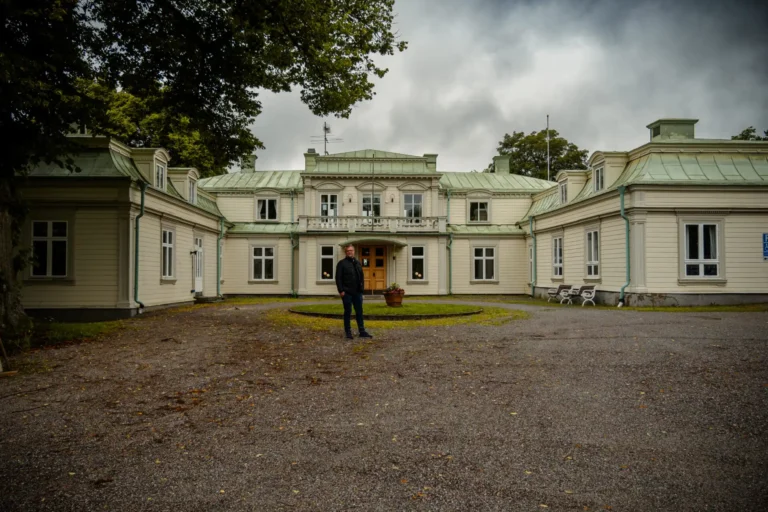 Jag ståendes framför Tollare.